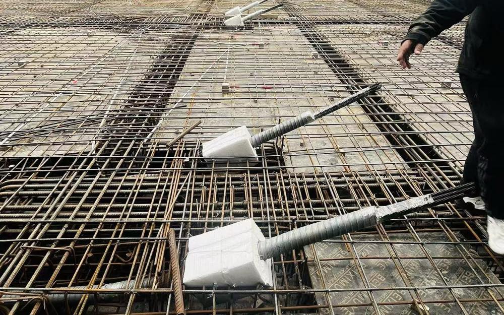 Prestressing tendon and anchorage installation at Ningde Intermodal Centre